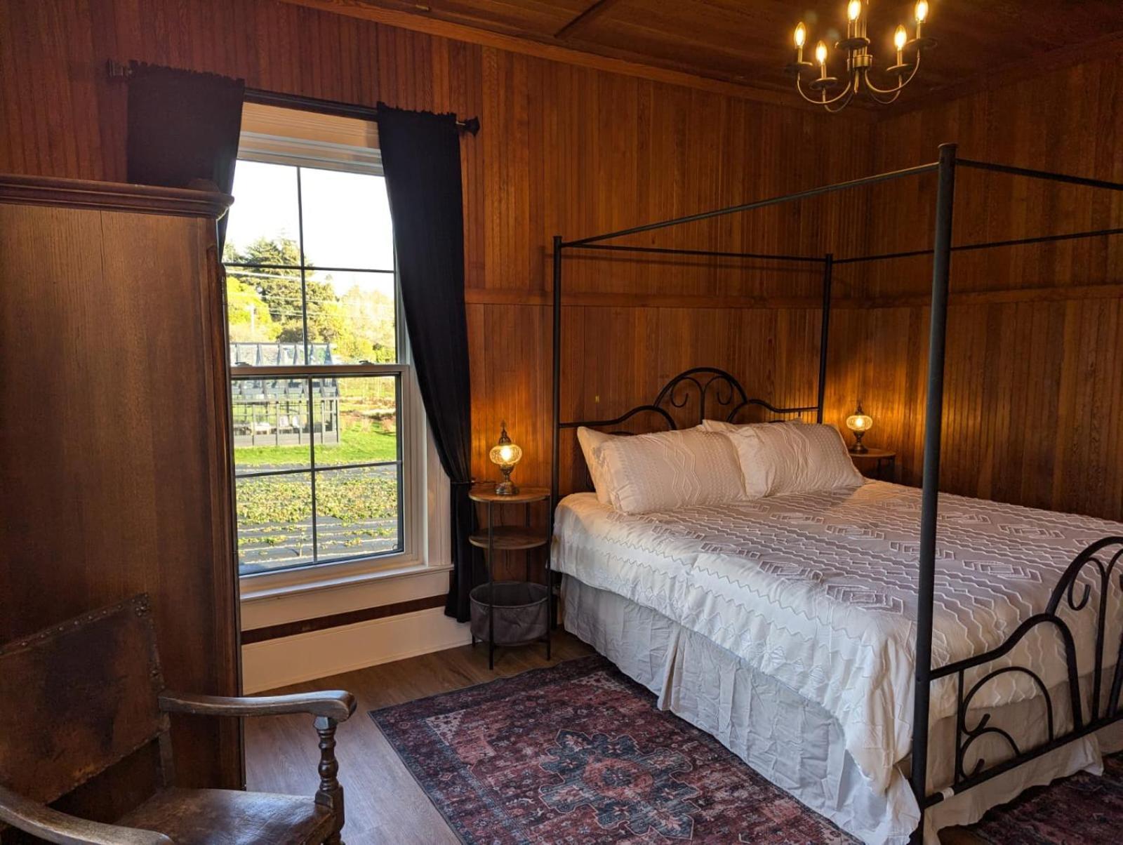 Woodside Farm Country Inn Sooke Kültér fotó
